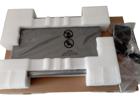 Laptop Lenovo V14-IML 14" HD Intel Core i3-10110U 2.10GHz 8GB 1TB HDD Windows 10 Pro 64-bit Español