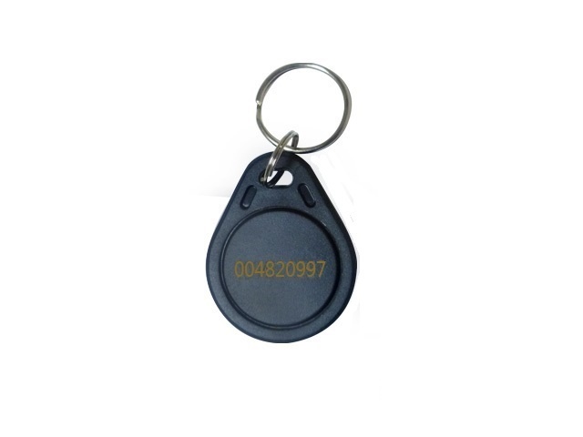 Llavero de proximidad ax-tag100 marca axceze frecuencia de 125khz encapsulado negro con codigo escrito al frente  lectura efecti