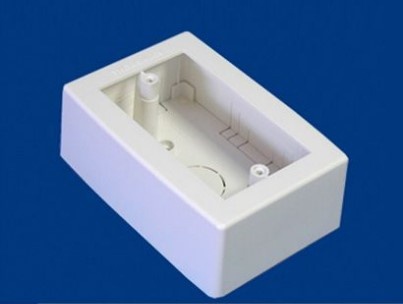 Caja plastica tmk s1 thorsman 7902-02001 color blanco de pvc auto extinguible  con fondo, incluye  taquete y pija para su fijaci