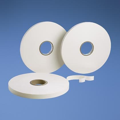 Cinta doble cara, con adhesivo acrílico, 19.1mm de ancho, rollo de 65.5m, color blanco